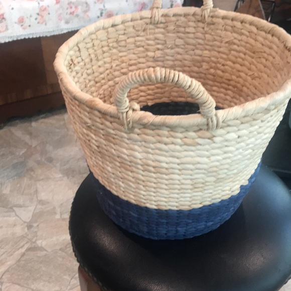 Straw Basket - Picture 4 of 10
